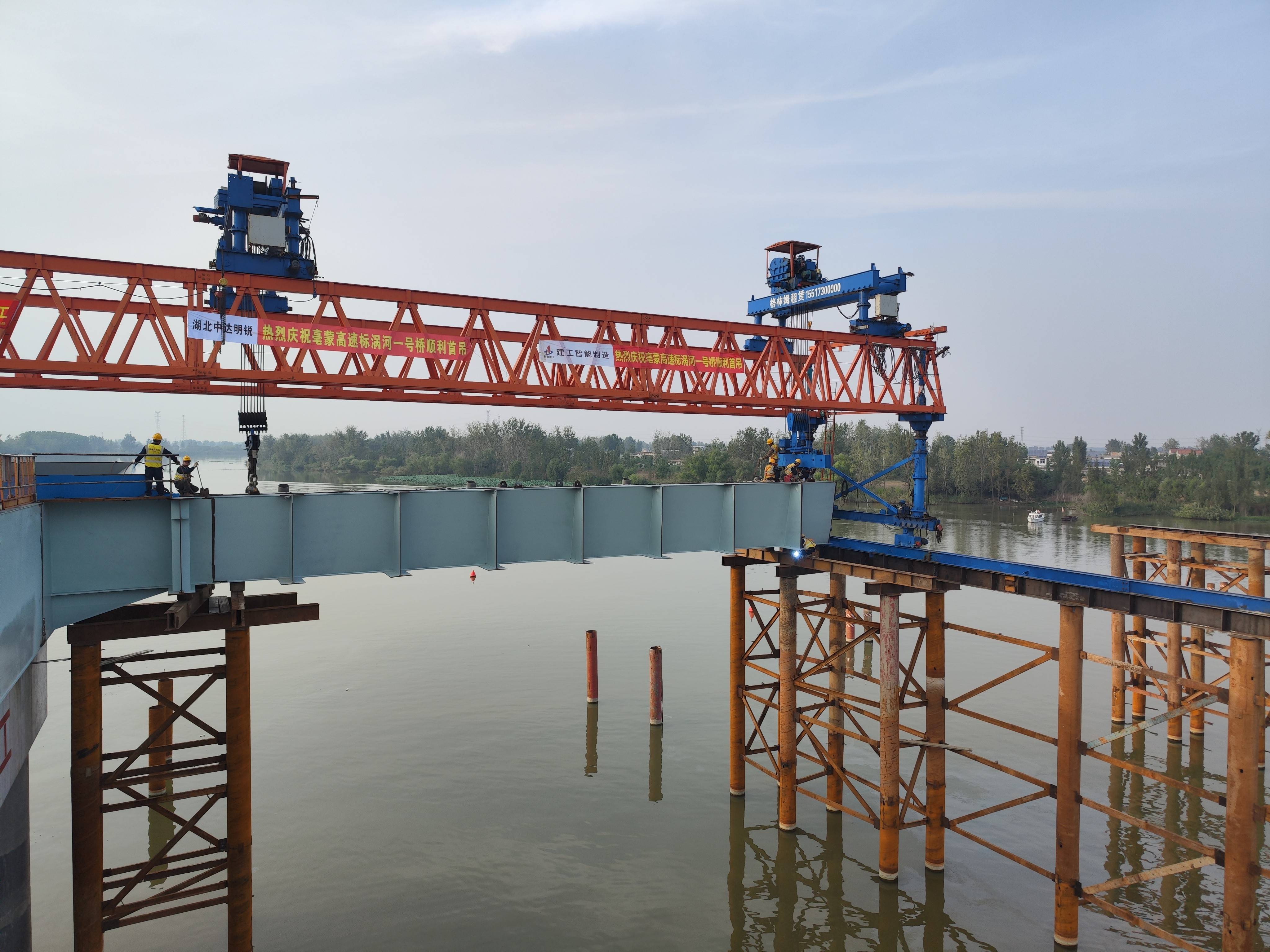 架橋機施工現場.jpg 架橋機施工現場.jpg